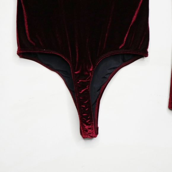 ✨NWOT✨Nasty Gal Velvet Bodysuit - Picture 5 of 7